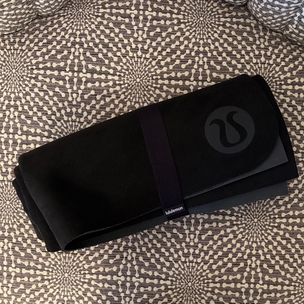 Lululemon Carry Onwards Travel Yoga Mat (online exclusive item) Like New Black